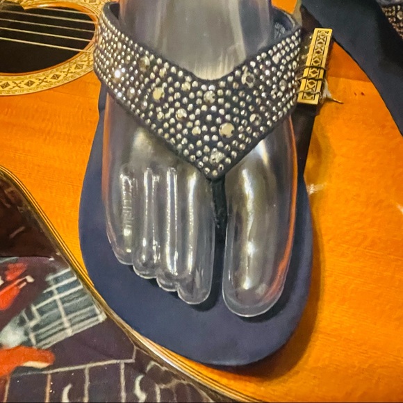 🌼 Cute Yellow Box Blue Rhinestone Flip Flops! - Picture 6 of 12